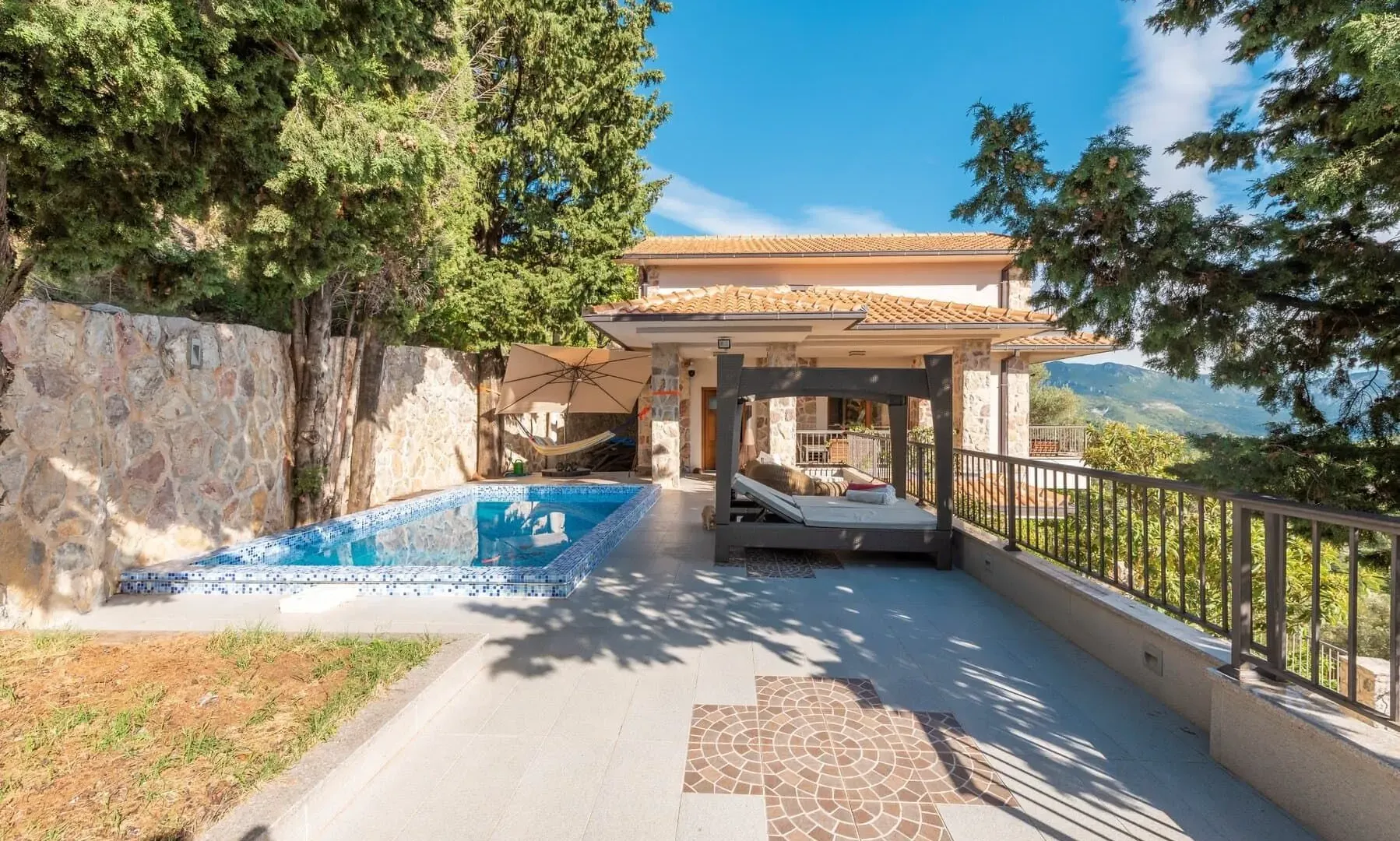 Sale, house, 280m², Markovići, Budva