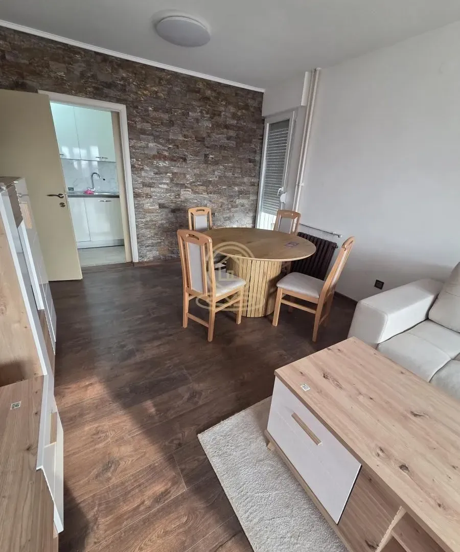 Prodaja, trosoban stan, 70m², Medijana, Niš