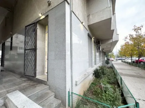 Izdavanje, poslovni prostor, 56m², Blok 9, Podgorica - image 10