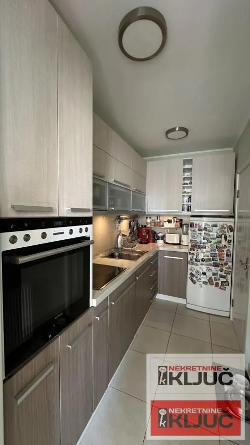 Prodaja, četvorosoban stan, 84m², Novo naselje, Novi Sad