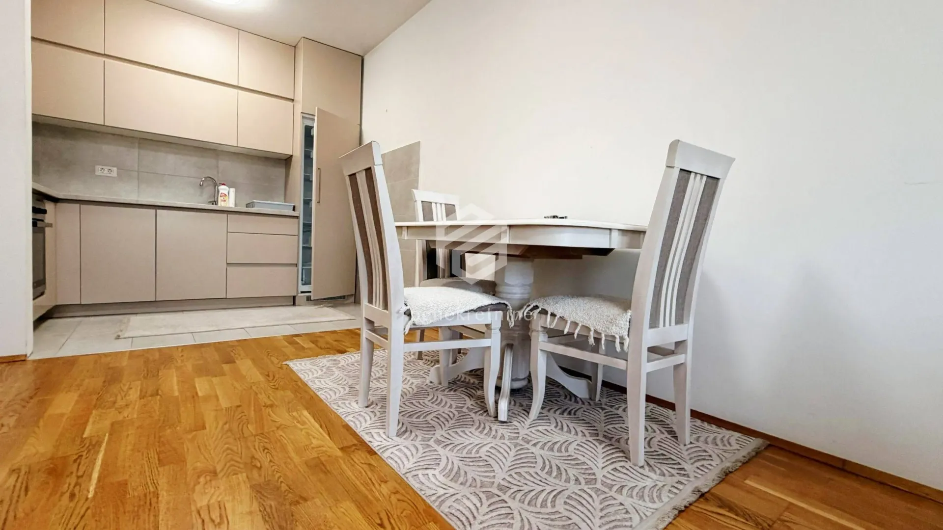 Izdavanje, jednosoban stan, 50m², Stari Aerodrom, Podgorica