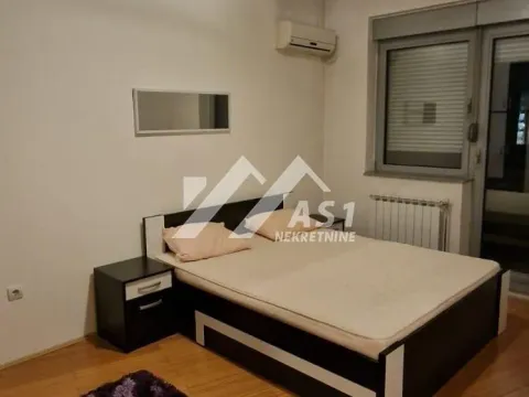 Izdavanje, četvorosoban stan, 99m², Centar, Novi Sad - image 5