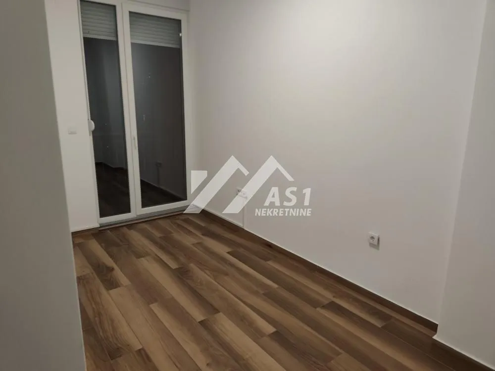 Izdavanje, četvorosoban stan, 100m², Centar, Novi Sad