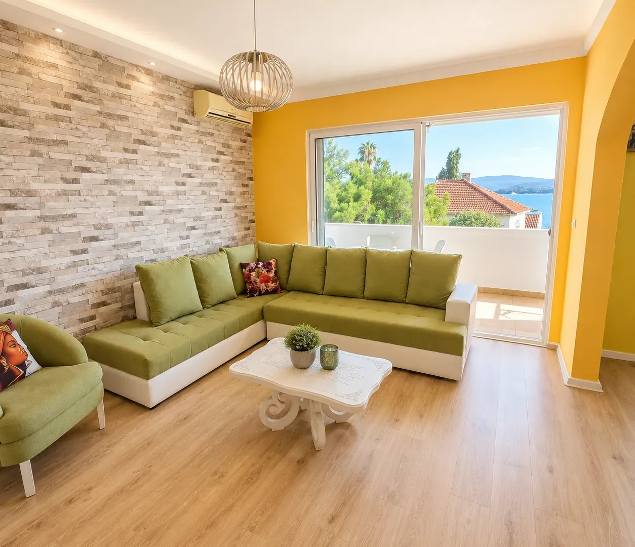 Izdavanje, jednosoban stan, 50m², Centar, Tivat