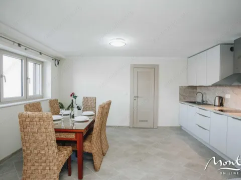 Prodaja, kuća, 314m², Tivat, Crna Gora - image 16