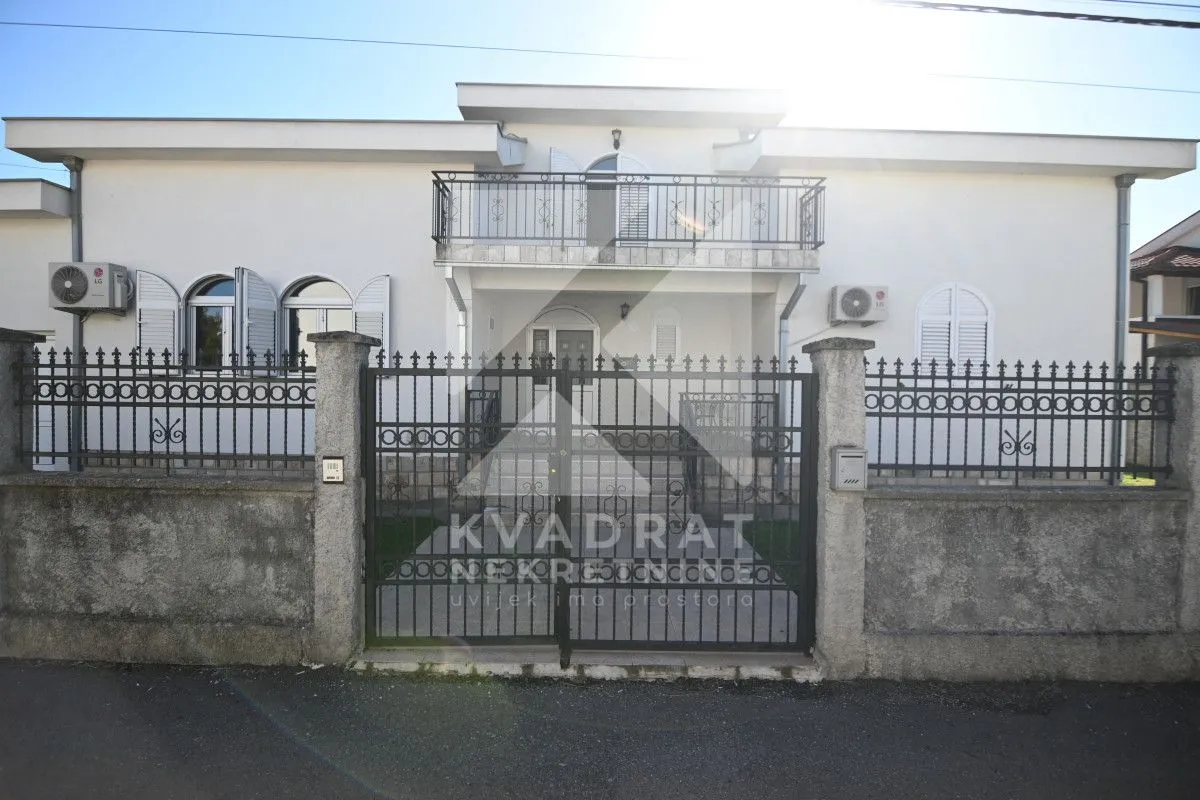 Rent, house, 400m², Zlatica, Podgorica