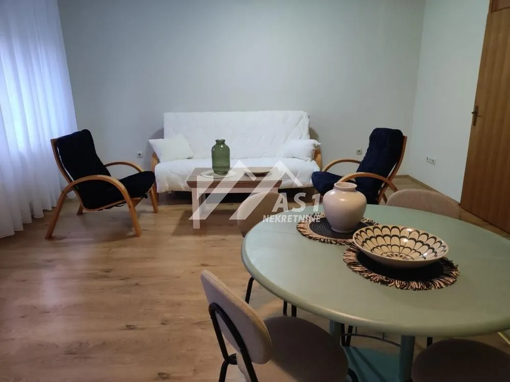 Izdavanje, trosoban stan, 60m², Klisa, Novi Sad Sve Podlokacije