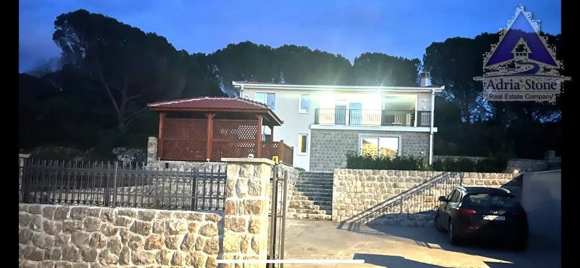 Prodaja, kuća, 250m², Zagora, Kotor
