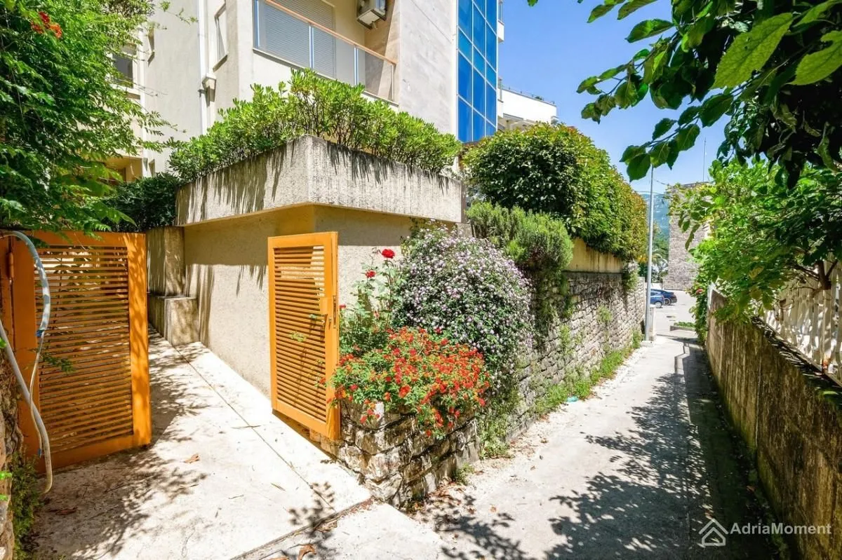 Sale, two bedroom apartment, 75m², Centar, Budva