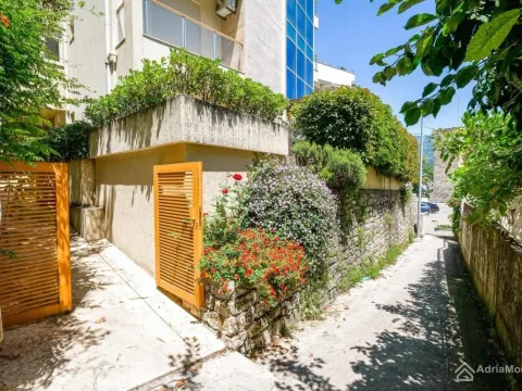 Sale, two bedroom apartment, 75m², Centar, Budva - image 22