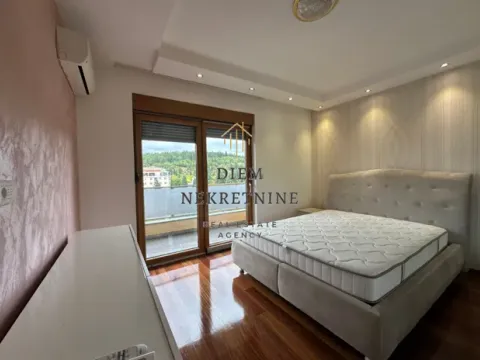 Izdavanje, četvorosoban stan, 130m², Centar, Podgorica - image 4