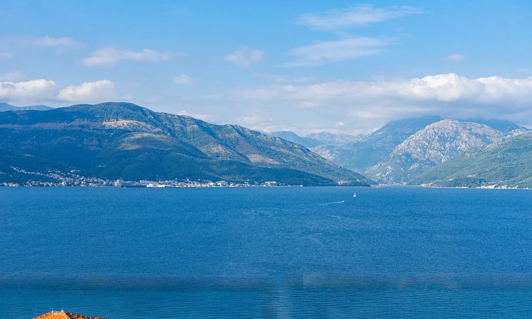 Rent, one bedroom apartment, 144m², Krašići, Tivat