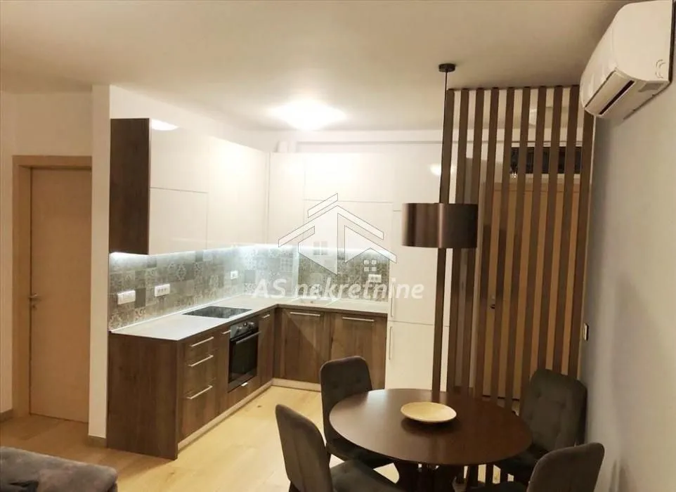 Izdavanje, trosoban stan, 68m², Vračar Sve Podlokacije, Beograd