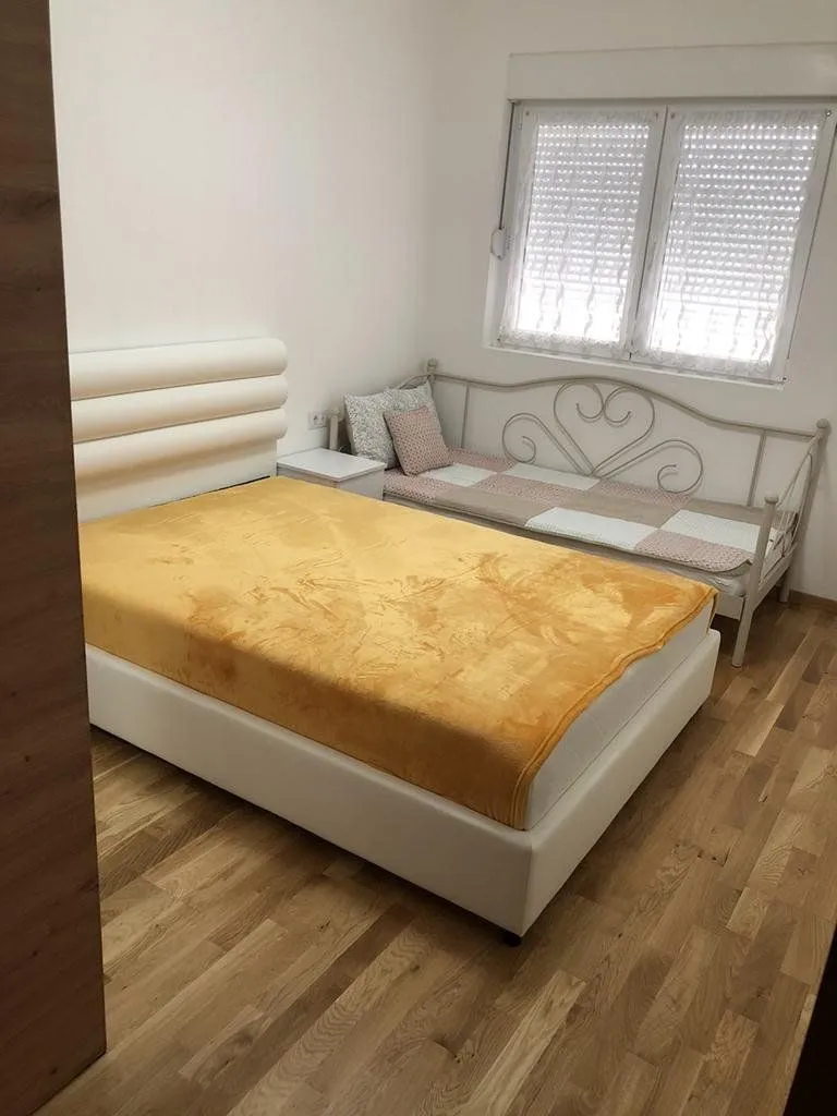 Izdavanje, jednosoban stan, 50m², Tuški Put, Podgorica