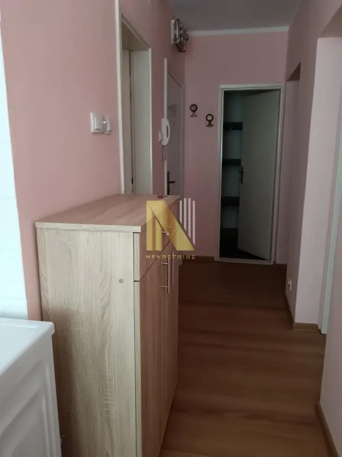 Izdavanje, dvosoban stan, 48m², Banatić, Novi Sad Sve Podlokacije