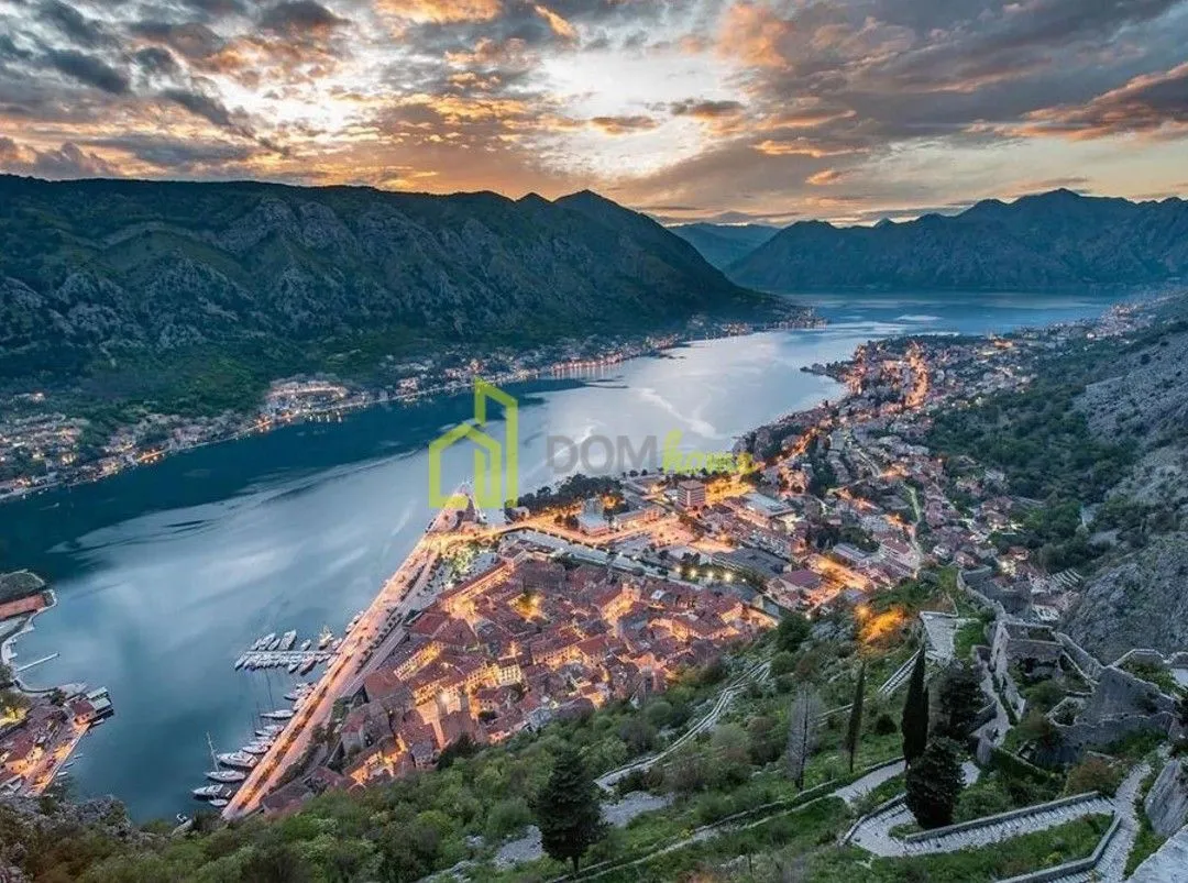 Prodaja, kuća, 300m², Kostanjica, Kotor