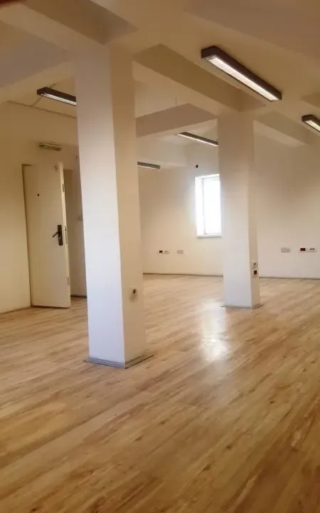 Izdavanje, poslovni prostor, 150m², Centar, Niš