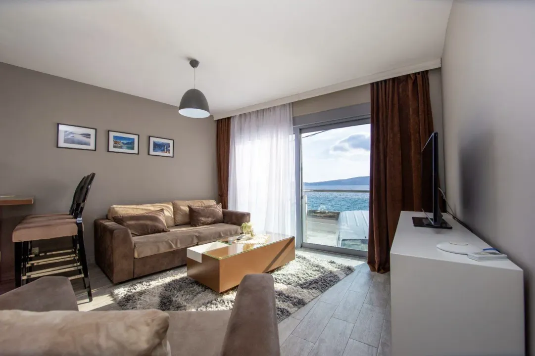 Izdavanje, jednosoban stan, 51m², Opatovo, Tivat