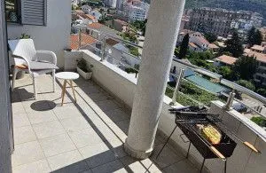 Izdavanje, trosoban stan, 100m², Golubovina, Budva