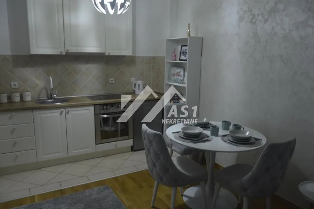 Izdavanje, jednosoban stan, 35m², Bulevar Oslobodjenja, Novi Sad Sve Podlokacije