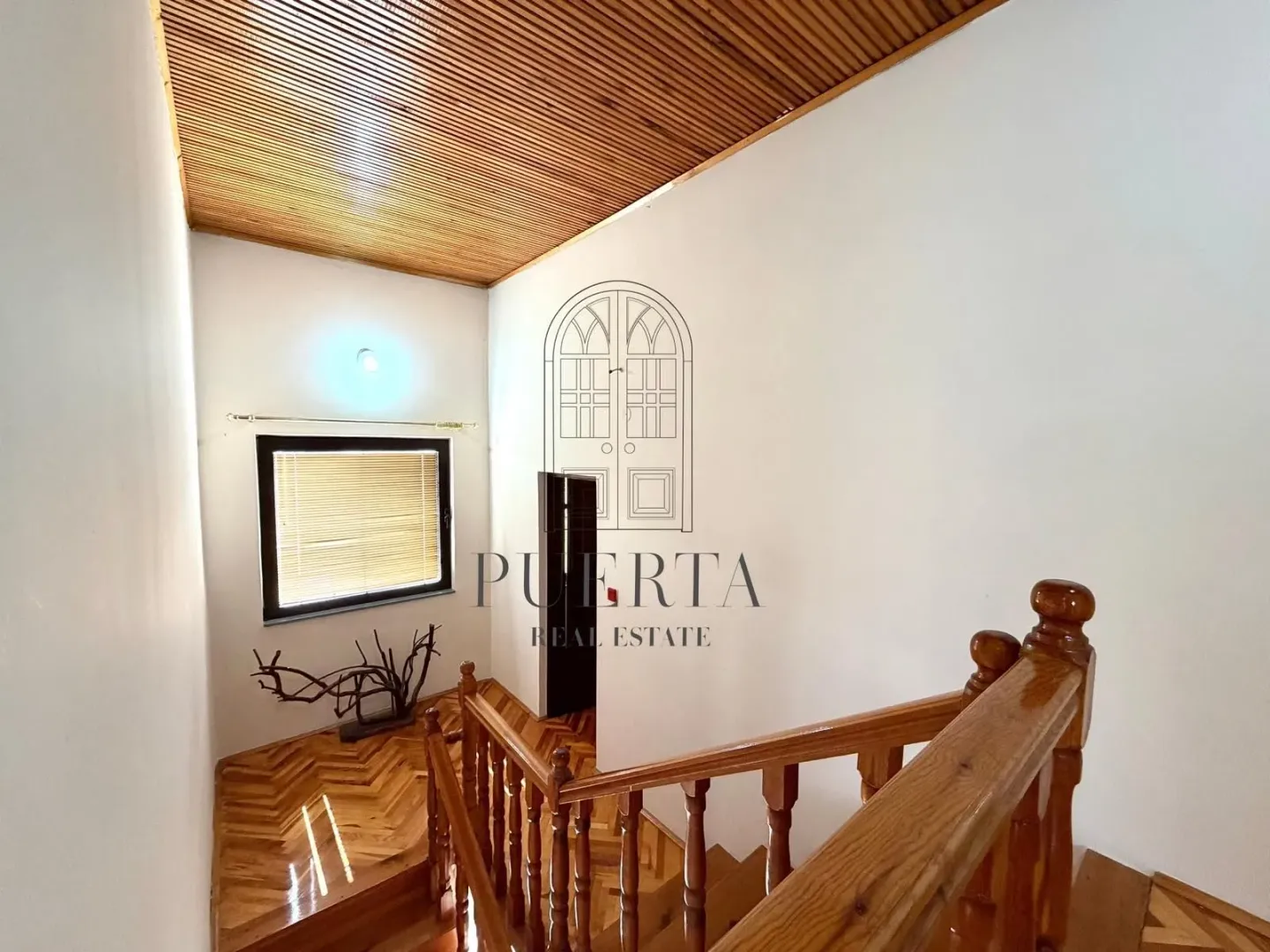 Prodaja, kuća, 533m², Tološi, Podgorica