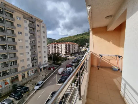 Rent, one bedroom apartment, 44m², Budva, Crna Gora - image 10