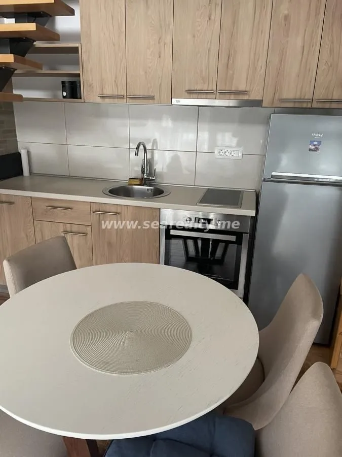 Rent, one bedroom apartment, 34m², Centar, Tivat