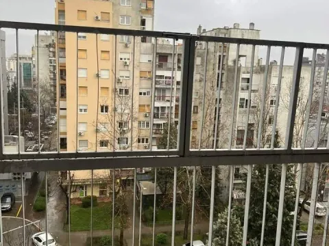 Rent, three bedroom apartment, 100m², Pejton, Podgorica - image 12