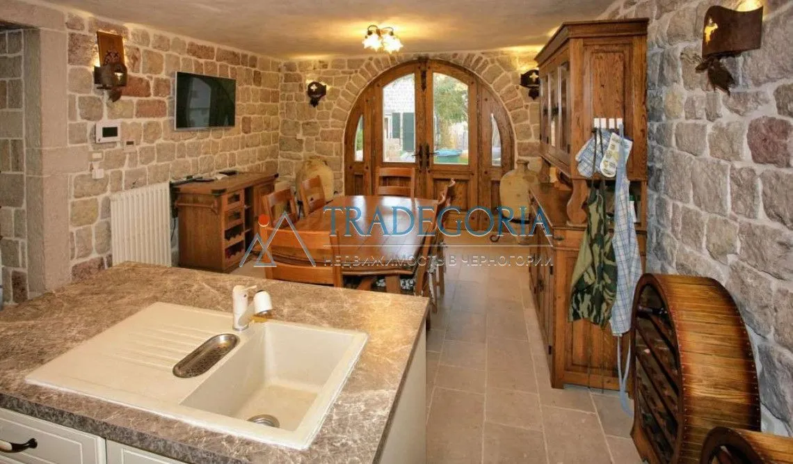 Prodaja, kuća, 350m², Reževići, Budva