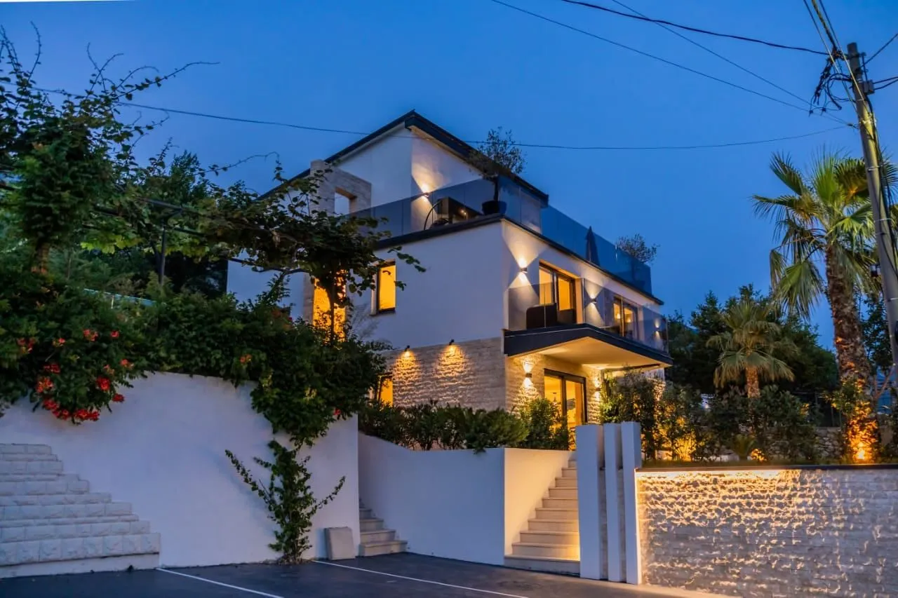 Prodaja, kuća, 300m², Budva, Crna Gora