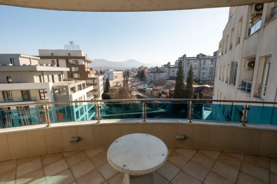 Rent, apartment, 100m², Centar, Podgorica