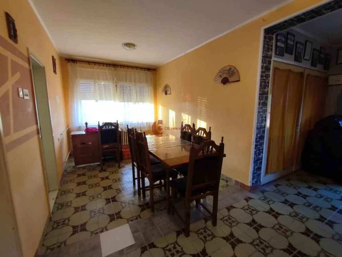 Prodaja, kuća, 250m², Novo Selo, Subotica