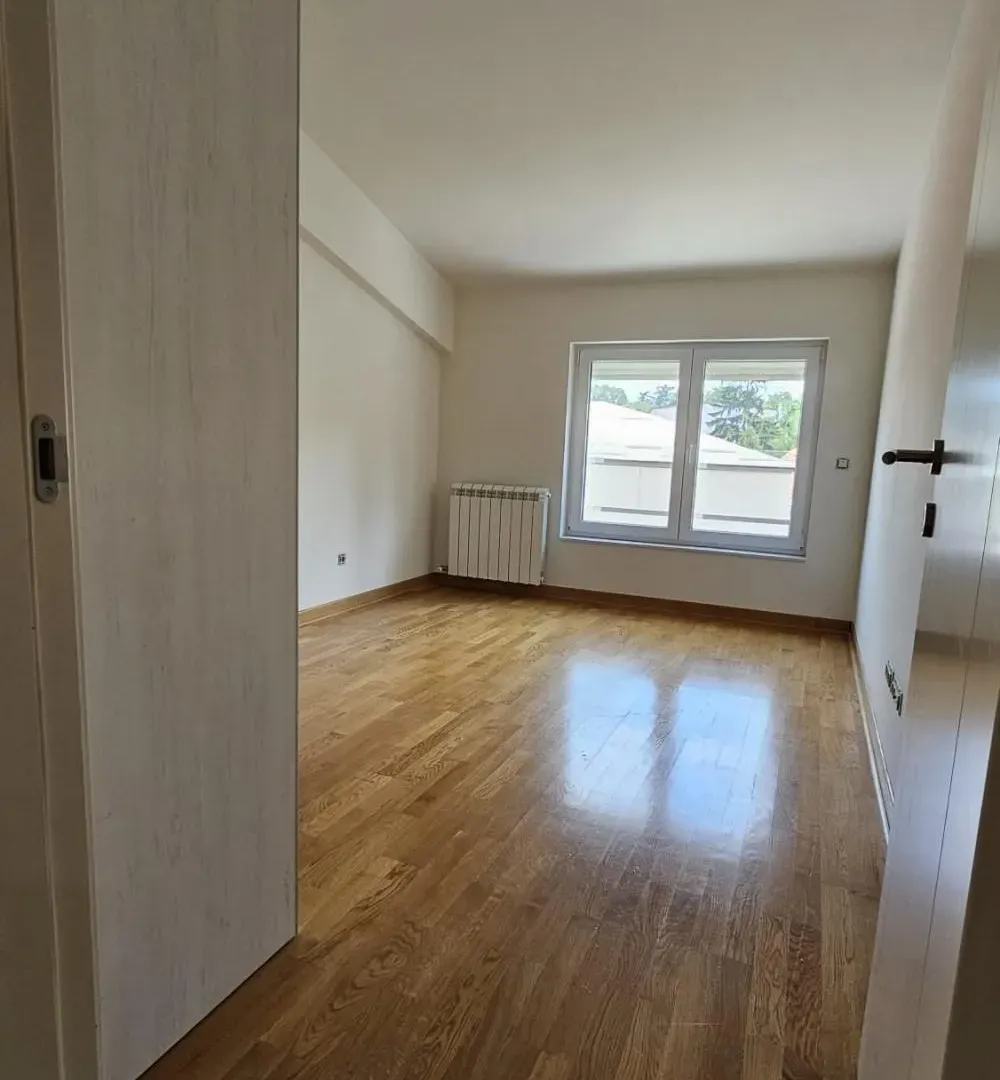 Izdavanje, četvorosoban stan, 157m², Savski Venac, Beograd
