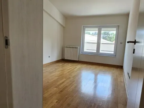 Izdavanje, četvorosoban stan, 157m², Savski Venac, Beograd - image 6