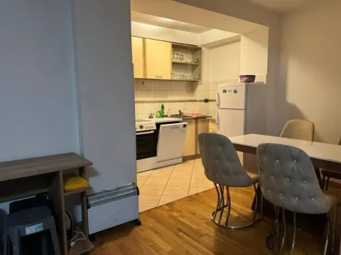 Izdavanje, trosoban stan, 87m², Krivi Most, Podgorica - image 2