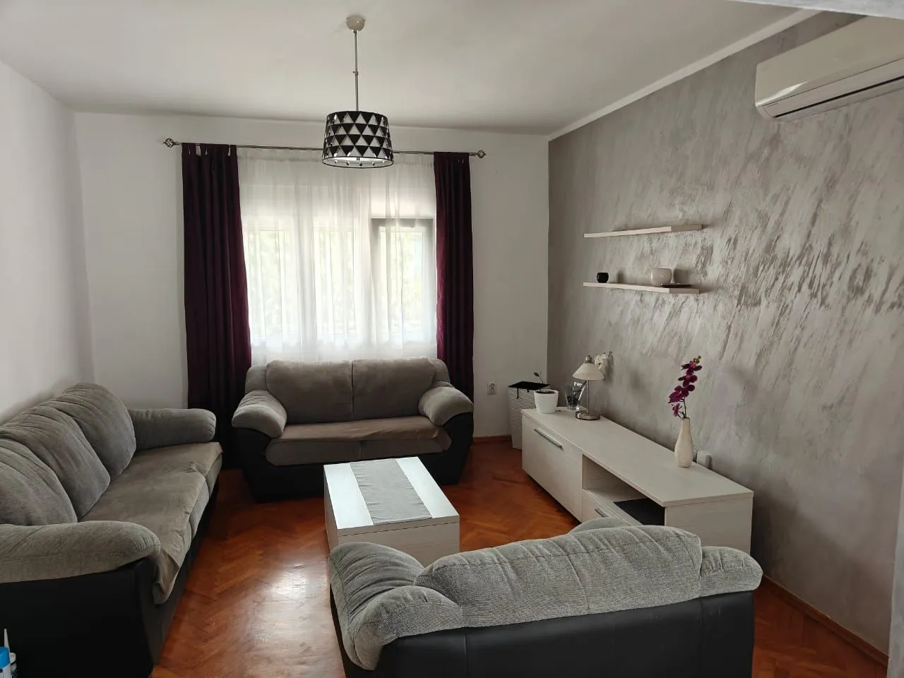 Izdavanje, dvosoban stan, 90m², Stari Aerodrom, Podgorica