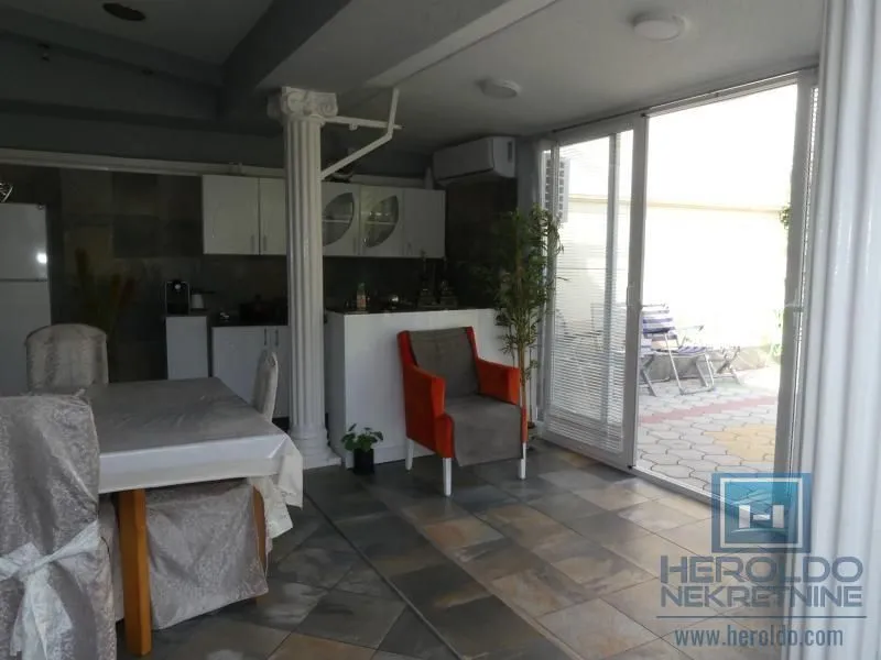Prodaja, kuća, 380m², Pivara, Jagodina
