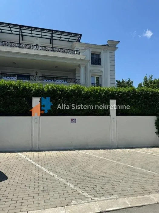 Izdavanje, stan, 215m², Savski Venac, Beograd