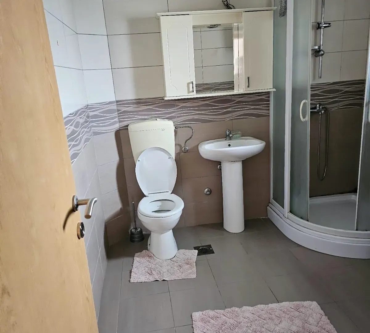 Izdavanje, dvosoban stan, 50m², Stari Aerodrom, Podgorica