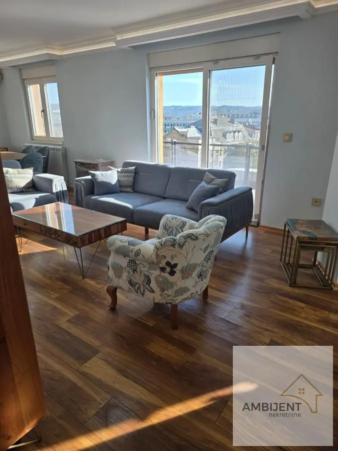 Prodaja, trosoban stan, 66m², Centar, Novi Sad