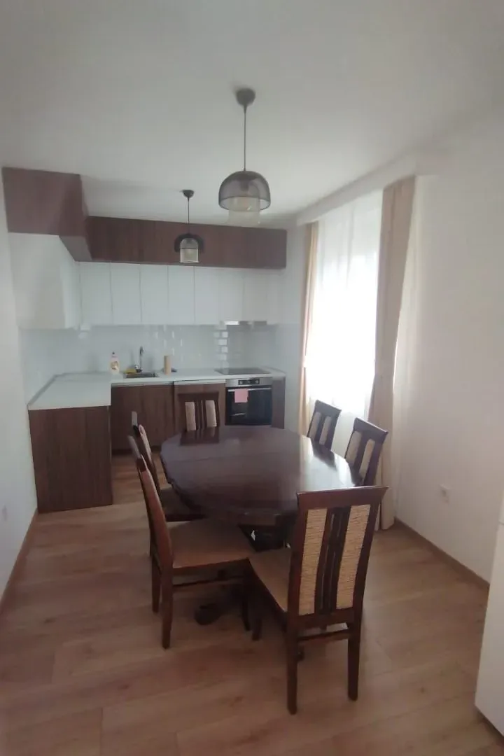 Izdavanje, trosoban stan, 100m², Zagorič, Podgorica
