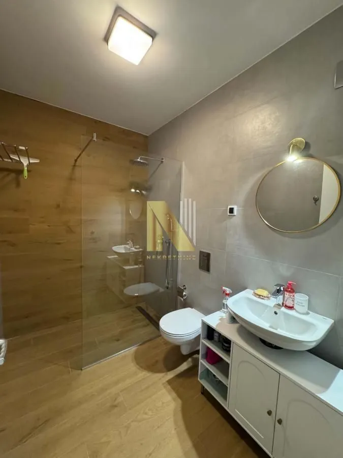 Izdavanje, trosoban stan, 63m², Petrovaradin, Novi Sad