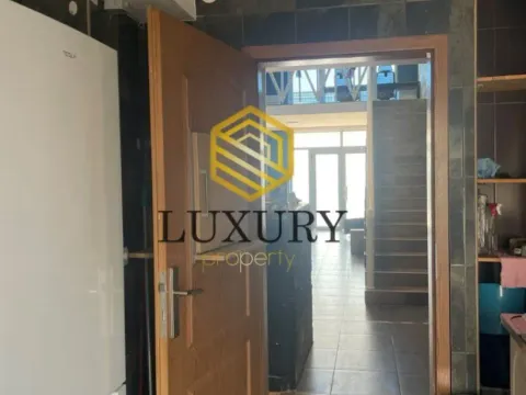 Izdavanje, poslovni prostor, 180m², Kod Big Fashion-a, Podgorica - image 4