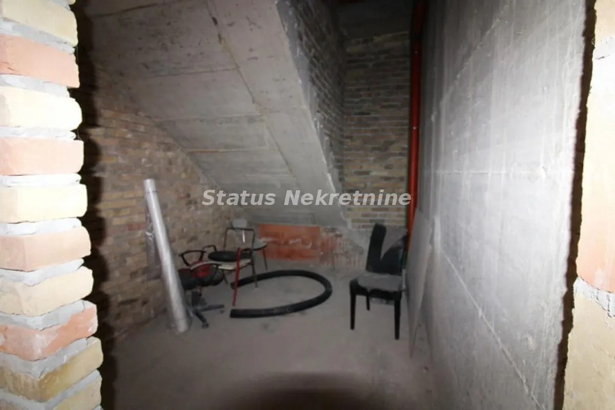 Sale, office space, 320m², Salajka, Novi Sad Sve Podlokacije
