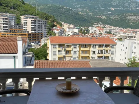 Rent, one bedroom apartment, 44m², Podkošljun, Budva - image 1