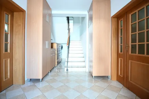 Rent, house, 400m², Zlatica, Podgorica - image 29
