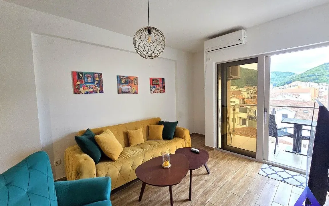 Izdavanje, jednosoban stan, 38m², Centar, Budva
