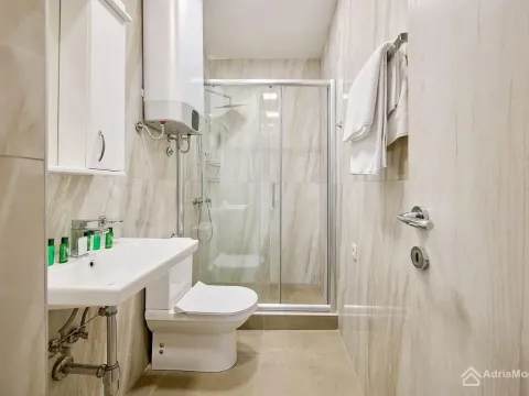 Sale, one bedroom apartment, 52m², Bečići, Budva - image 8