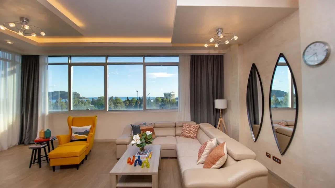 Izdavanje, dvosoban stan, 109m², Budva, Crna Gora