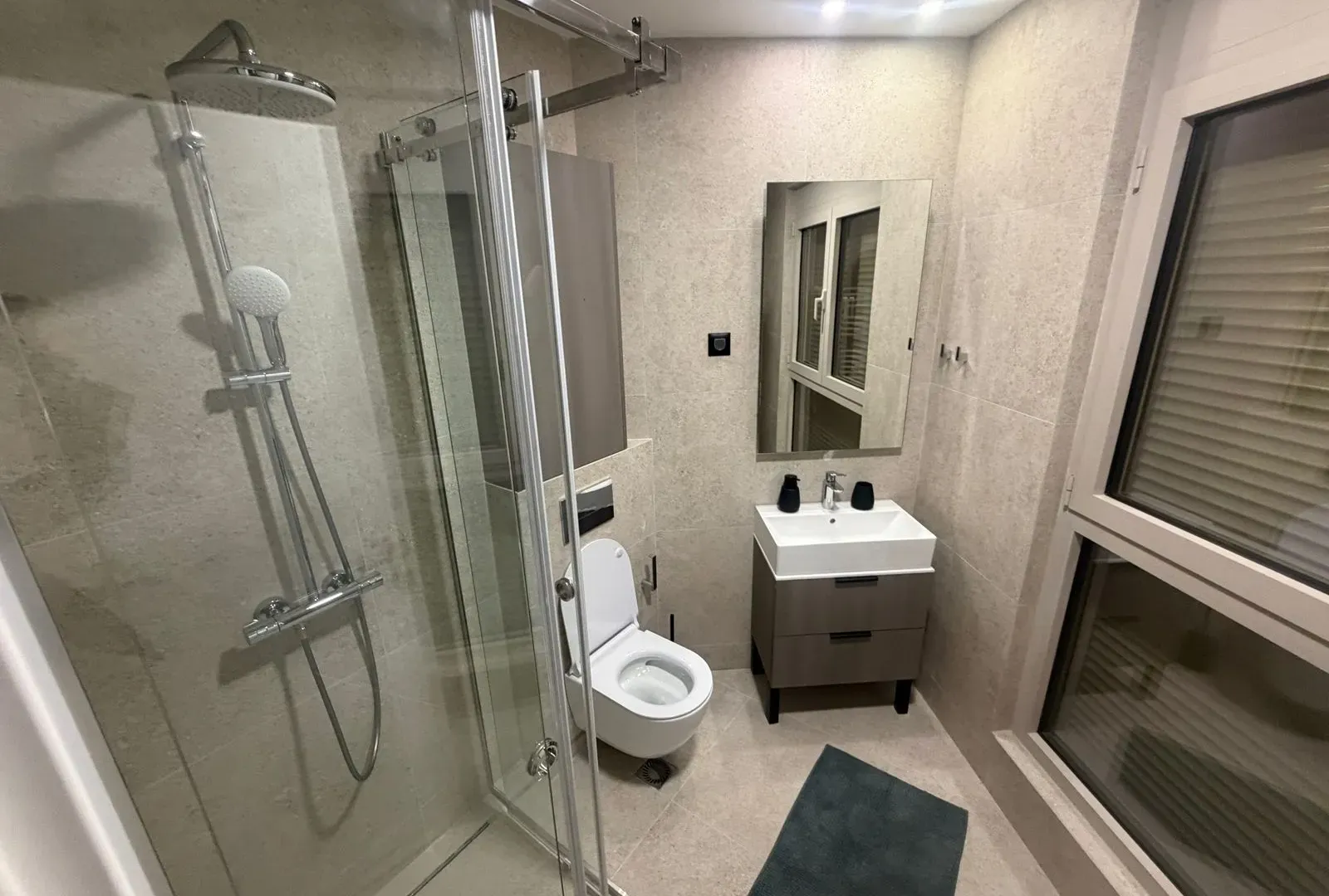 Izdavanje, dvosoban stan, 72m², Tripovići, Tivat